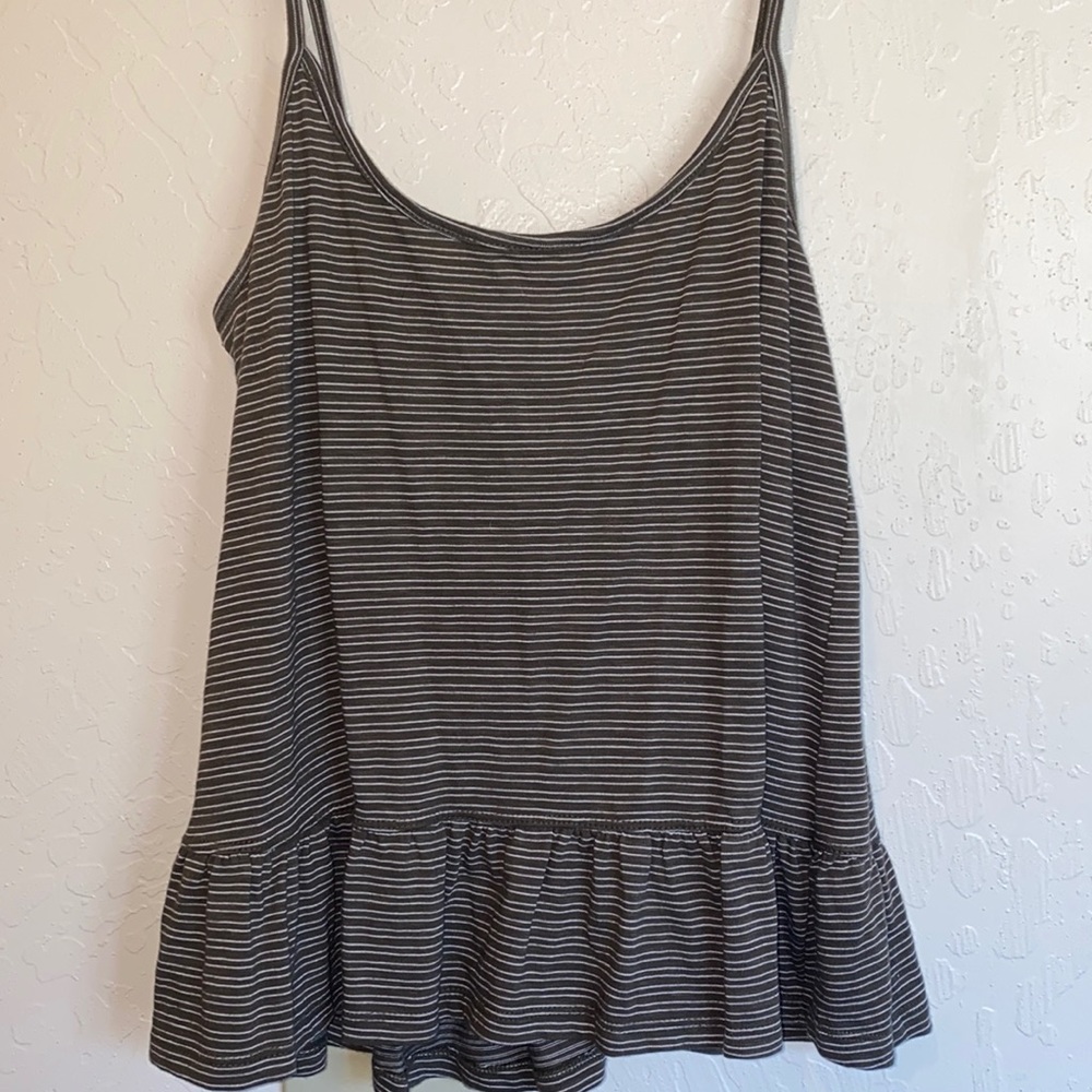 Anthropologie ruffle back tank size XS